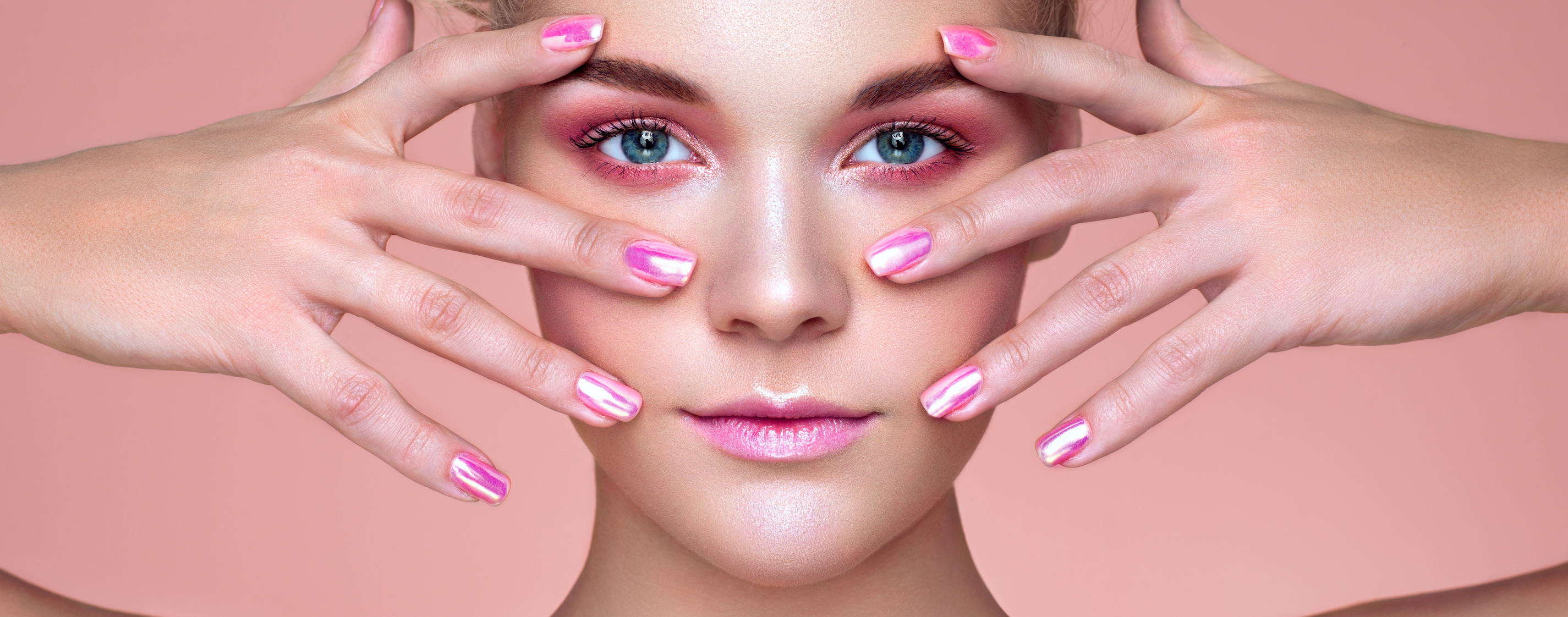 Beauty Woman with Perfect Makeup